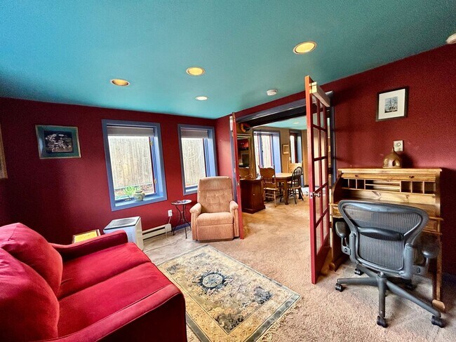 Building Photo - Furnished 2 Bedroom Garden Level ADU in Upper Table Mesa Near Bear Creek Park