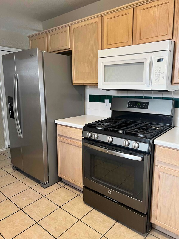 Building Photo - 1000 Laurelleaf Dr