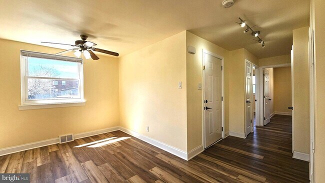 Building Photo - 2806 Ryerson Pl
