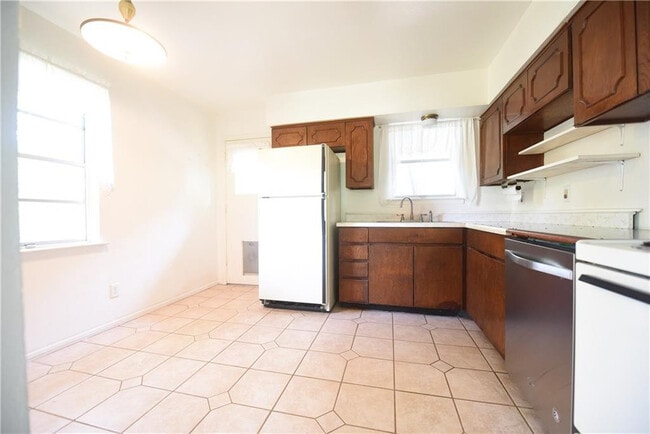 Building Photo - 1139-1139 Haines Ave