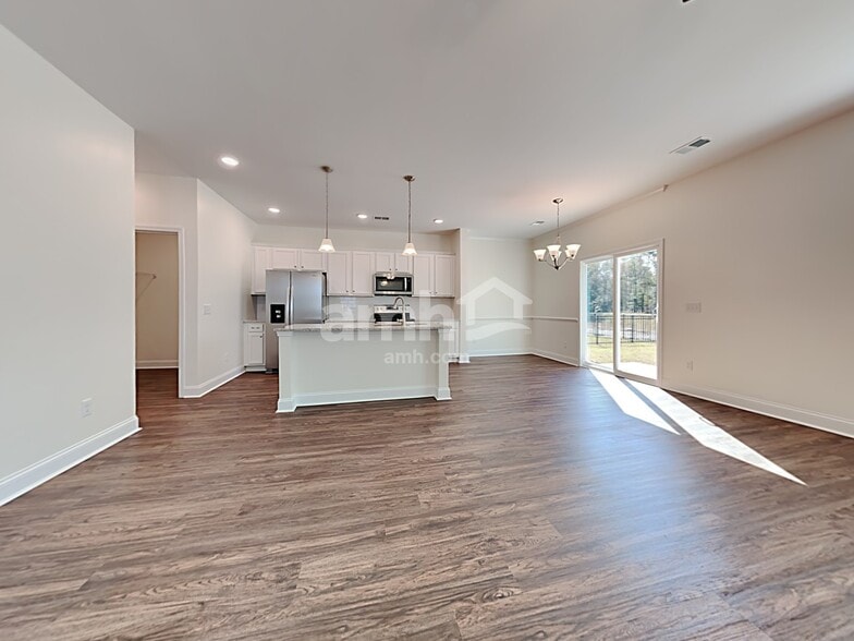 Building Photo - 615 W Lionel Rd