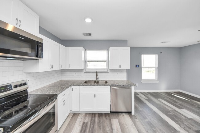 Building Photo - 618 Maple Way