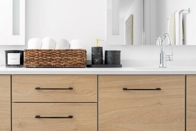 Building Photo - 1874 Heron Club Dr