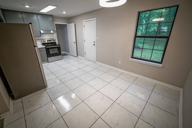 Building Photo - 8407 Lenova Ln