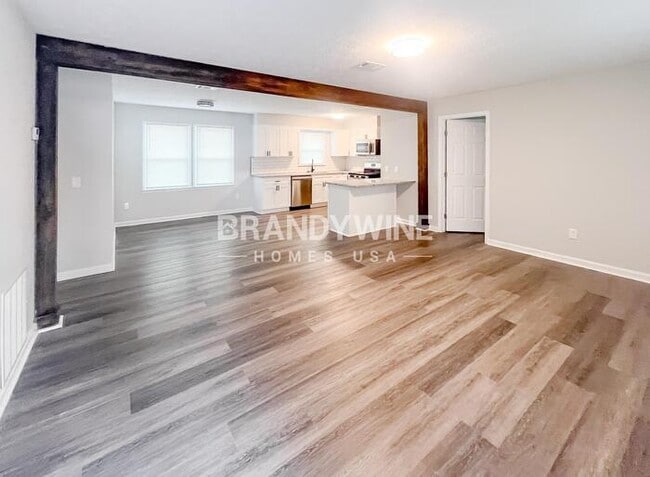 Building Photo - 324 Laurel Ln