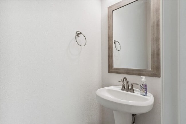 Building Photo - 717 Steppe Dr