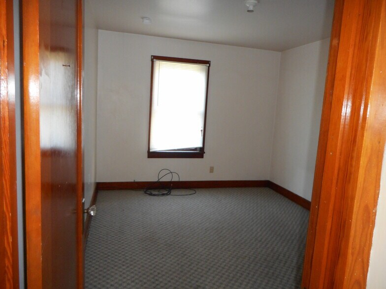 Building Photo - 318 Sheppard Ave