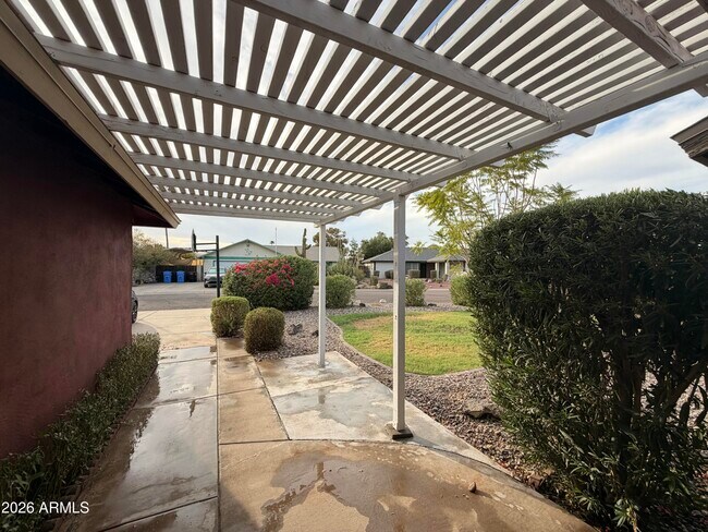 Building Photo - 16015 N 47th Dr
