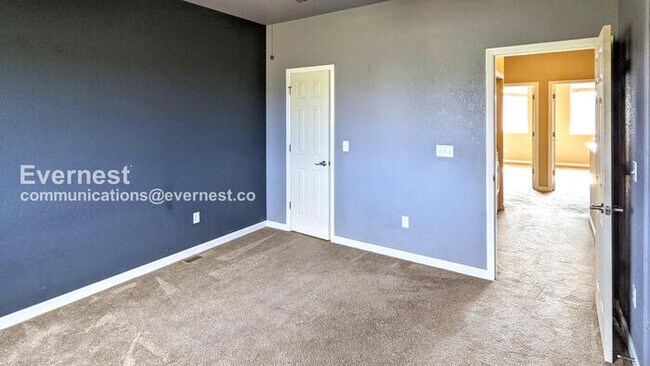 Building Photo - 3 Bed/2 Bath Townhome with Garage / Availa...