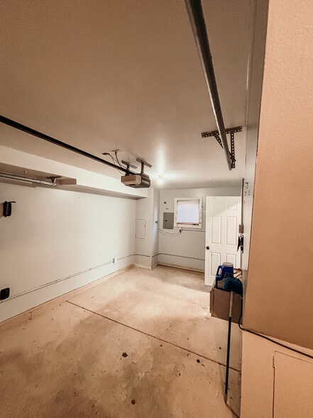 Building Photo - 1006 N New Jersey St