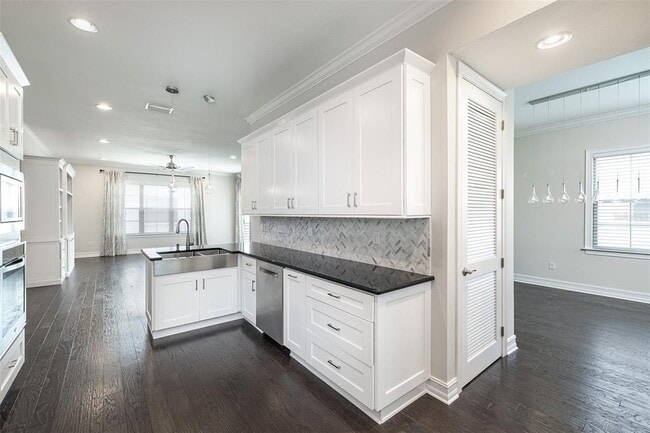 Building Photo - 222 S Audubon Ave