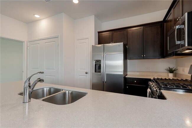 Building Photo - 5920 Eden Dr