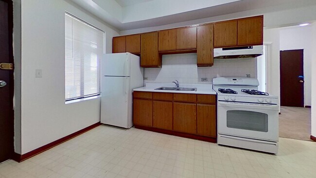 Building Photo - Top Floor Southport Corridor One Bedroom