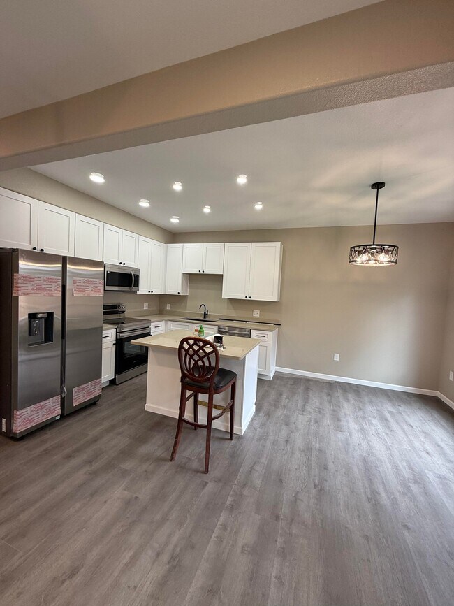 Building Photo - 440 Rosette Ln