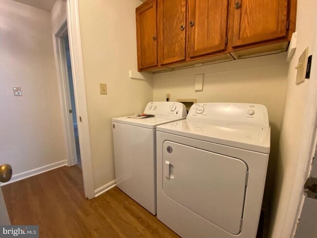 Building Photo - 10706 Eden Brook Dr