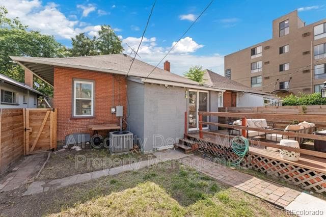 Building Photo - 1351 Garfield St