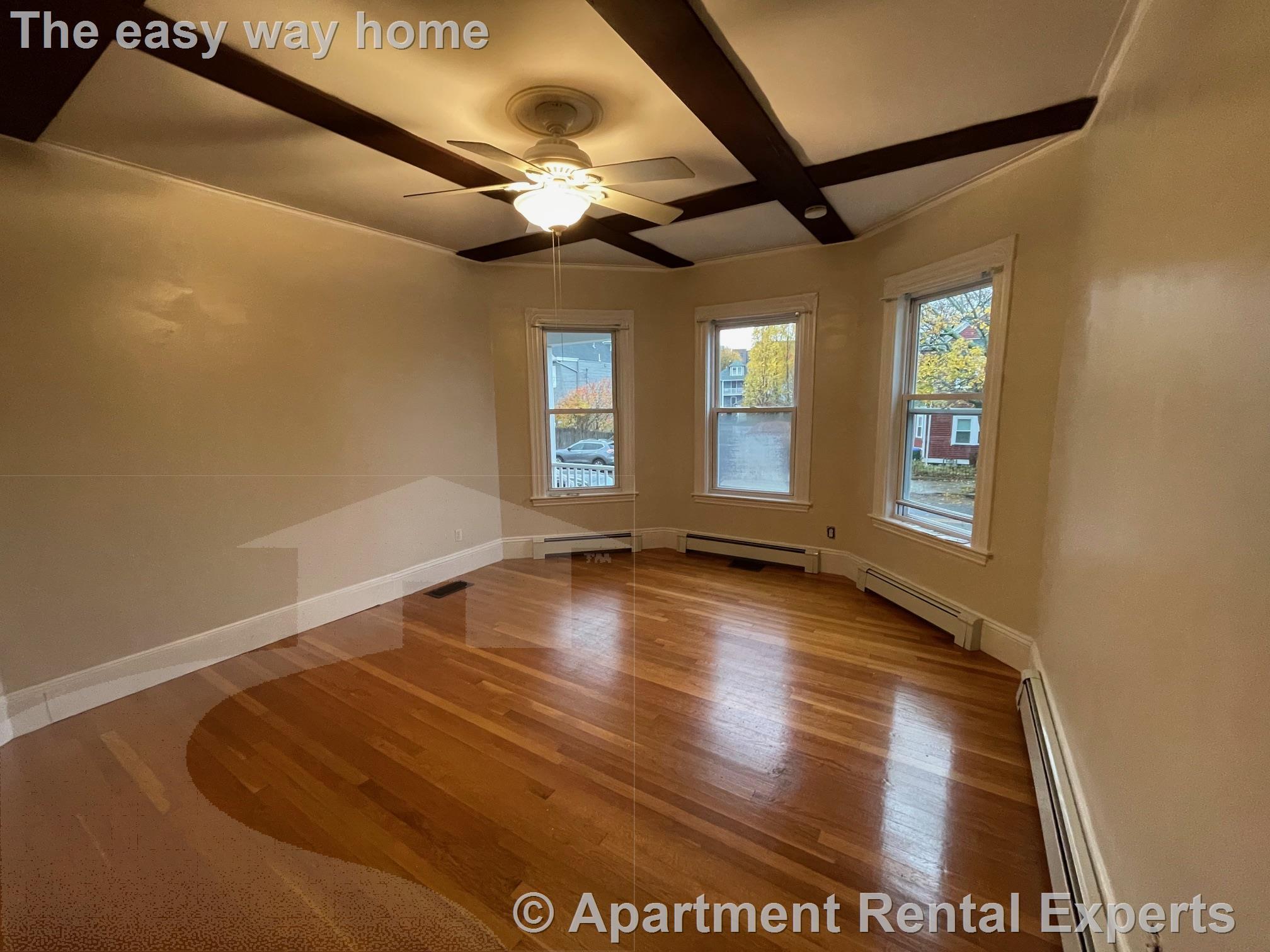 Building Photo - 578 Main St