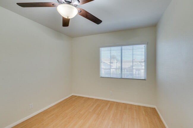 Building Photo - Immaculate 3 bedroom house with a Loft in ...