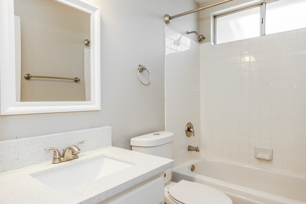 Building Photo - 2385 Cliffwood Dr