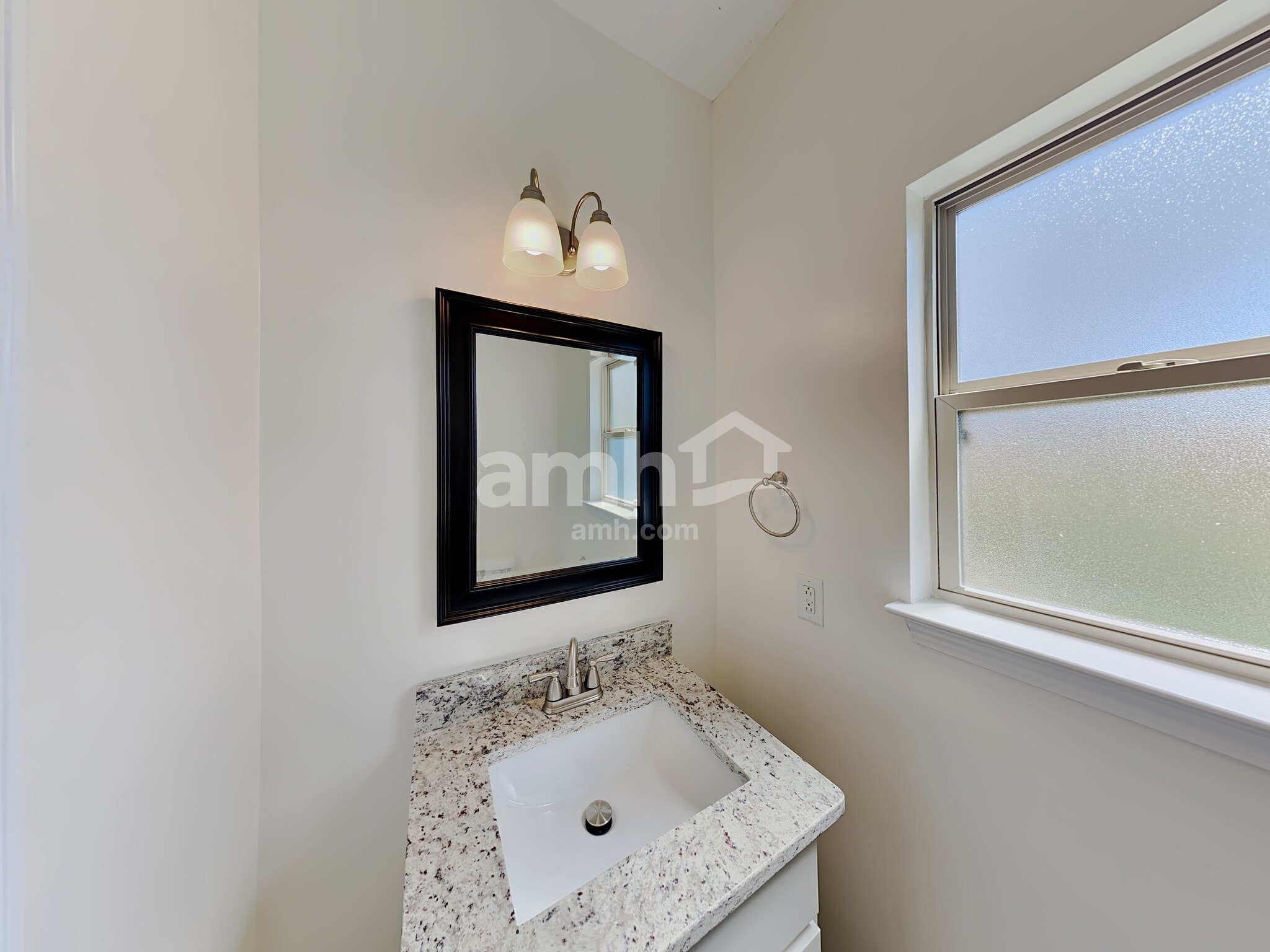 Building Photo - 1133 Halverson Dr