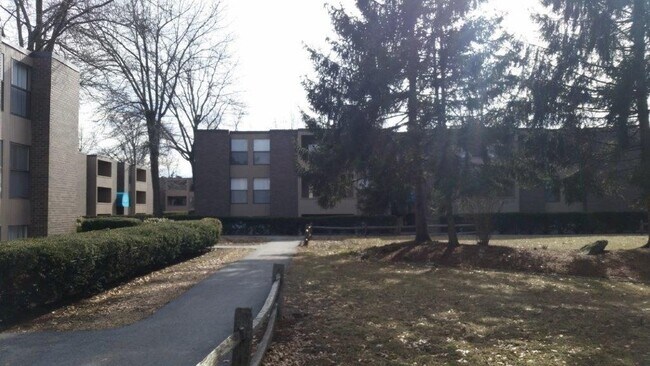 Building Photo - 58 Shrewsbury Green Dr