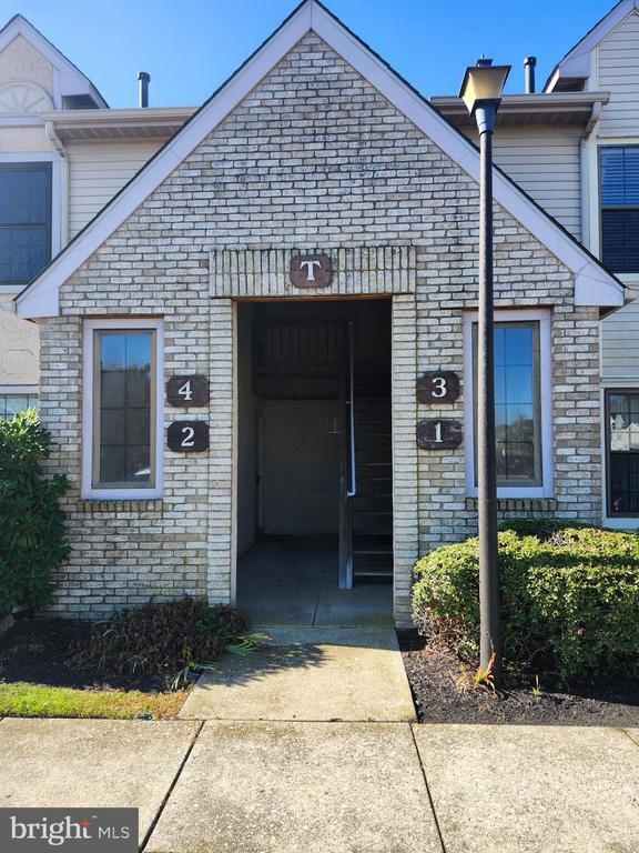Building Photo - 2 Harrogate Ct