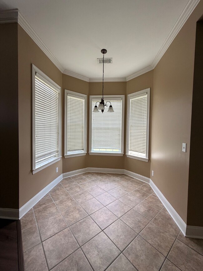 Building Photo - 9342 Wrens Way