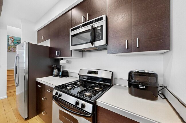 Building Photo - 343 Platinum St SW