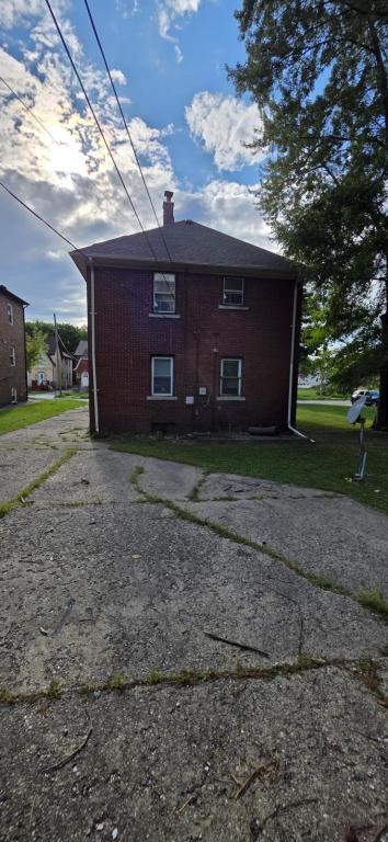 Building Photo - 58 Waldo St