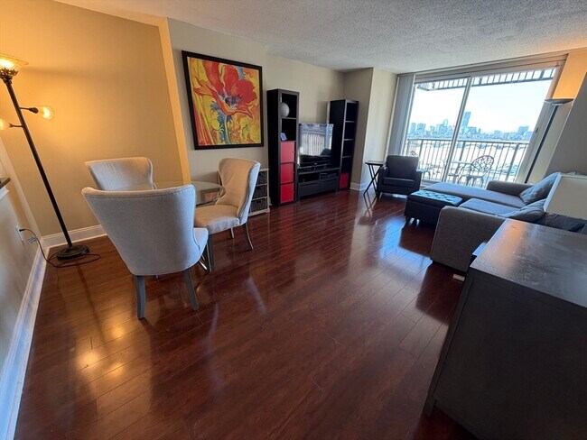 Building Photo - 10 Museum Way