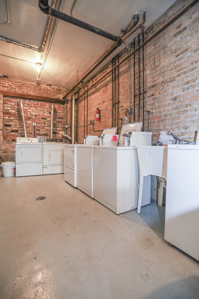 Building Photo - 2113 N Mozart St