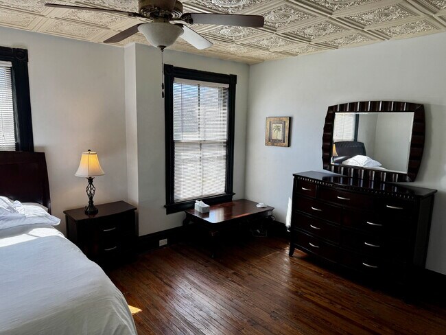 Building Photo - Fully Furnished 3 bed / 1.5 bath Historic Lynchburg Home near downtown.