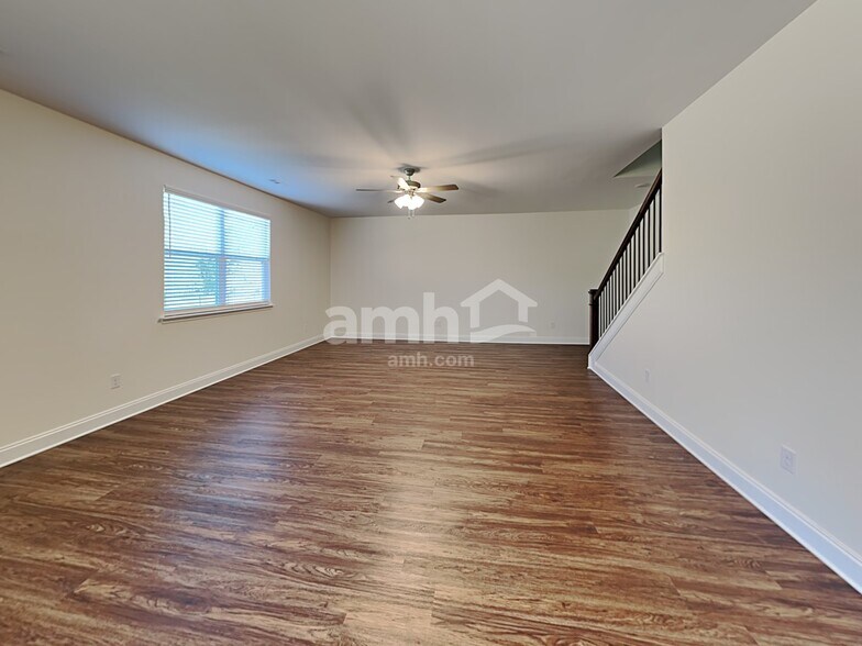 Building Photo - 2105 Overlake Cir