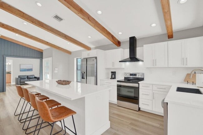 Building Photo - 940 Rainberry Lake Dr