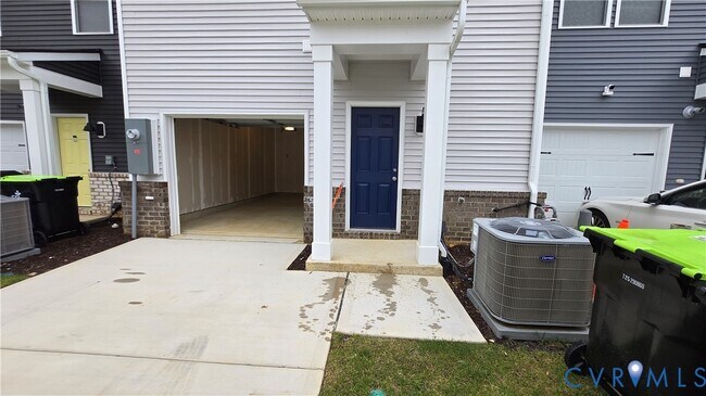 Building Photo - 6013 Banyan Ln