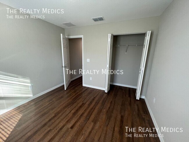 Building Photo - 9245 SE 150th Pl