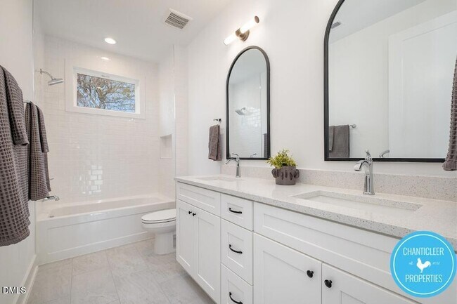 Building Photo - 1407 Sedgefield St