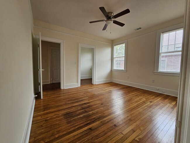 Building Photo - 515 E 49th St