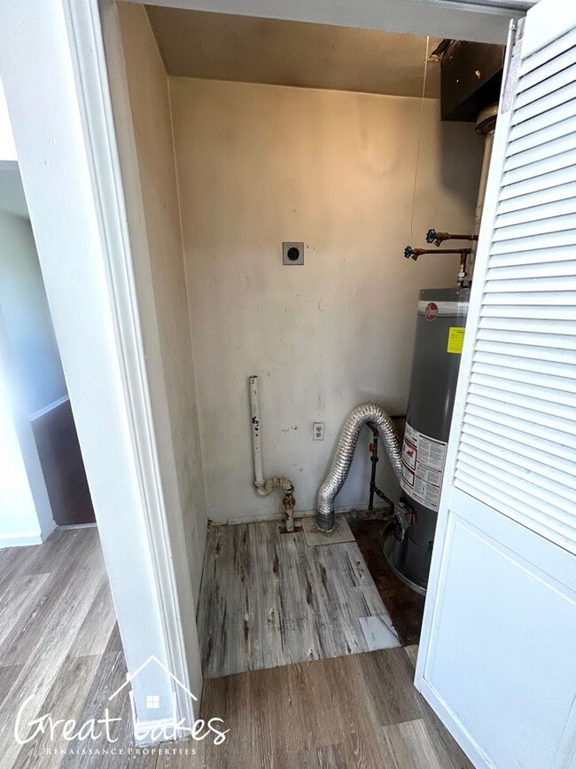 Building Photo - Beautiful 2 Bedroom 1 Bathroom now available for rent!