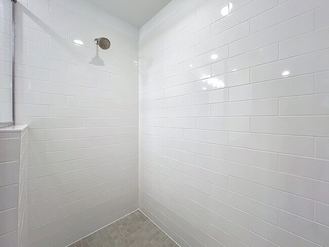 Building Photo - 15465 Hamlin Pk Dr