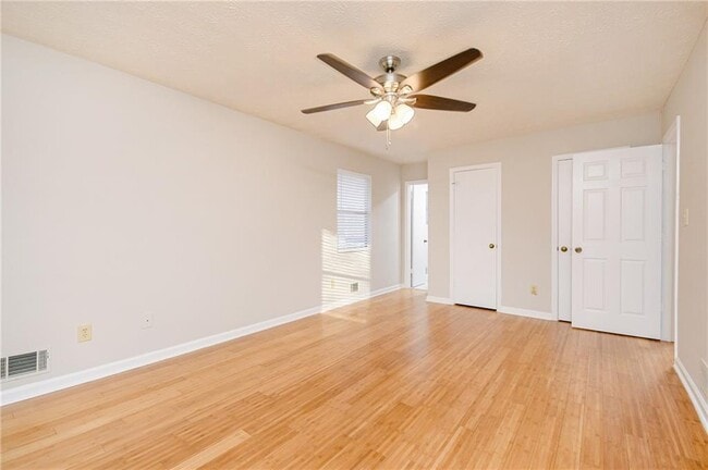 Building Photo - 5041 Alexander Ave