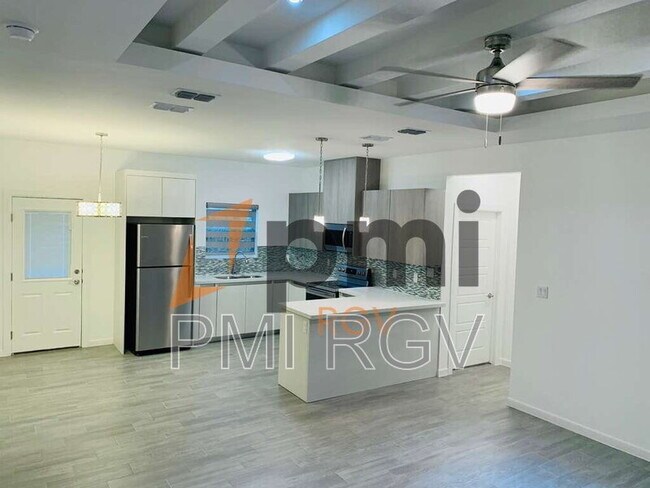 Building Photo - 805 W Garrison Dr