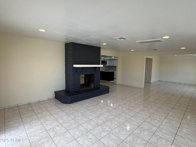 Building Photo - 5502 W Frier Dr