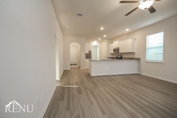 Building Photo - 25334 Shadowdale Dr