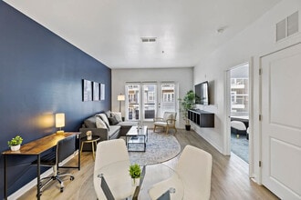 Building Photo - 205 S Kings Dr