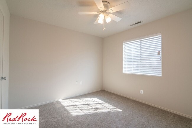 Building Photo - Spacious 3 Bedroom Single-Level Home in Bloomington Hills