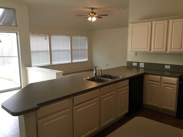 Building Photo - 5628 Creekhollow Dr