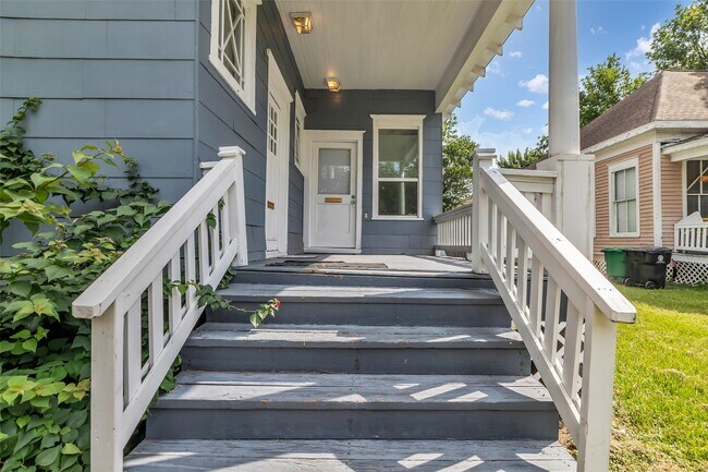 Building Photo - 4303 McKinney St