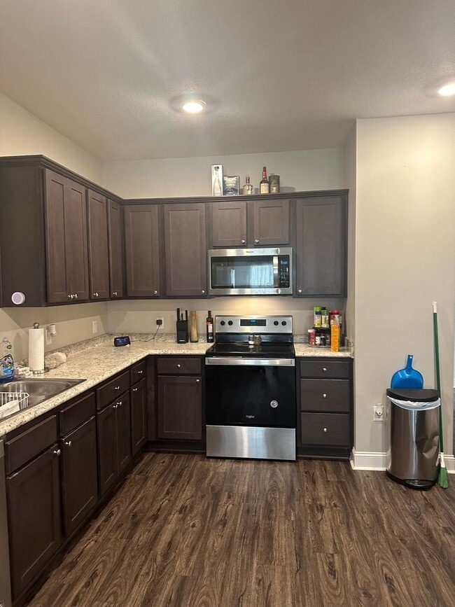 Building Photo - For Rent