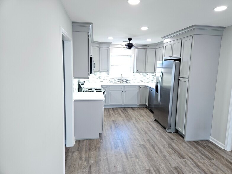 Ceiling Fan in Kitchen - 1008 Johnston Rd